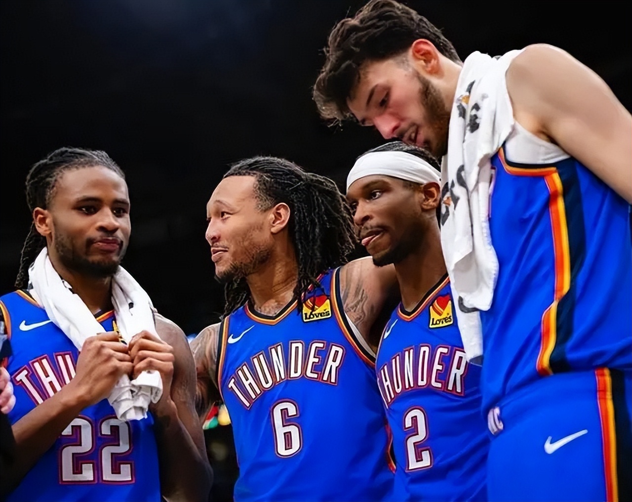 库里35岁后第8次轰45+分，历史仅他和詹姆斯&乔丹超2次（库里35岁后第8场45+，历史上能3次以上达成者仅他与詹姆斯、乔丹）