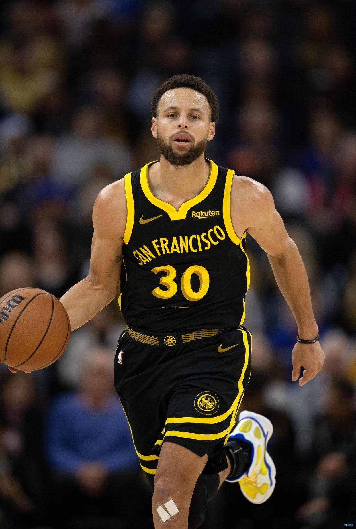 解锁新身份，美女球员艾丽莎-莱曼将成为米兰冬奥会火炬手（从绿茵到奥运火炬：美女球员艾丽莎-莱曼出任米兰冬奥会火炬手）