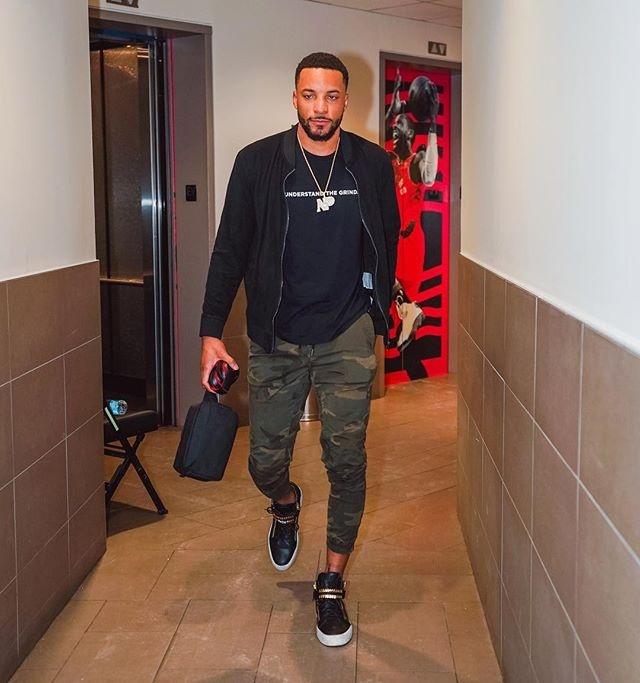 美记：字母哥24年曾遭遇相似伤病，导致错过季后赛（美记称字母哥2024遭遇类似伤病，缺席季后赛）