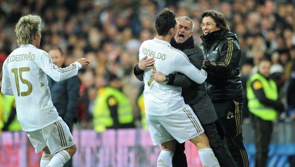 意甲战报：索尔斯比头球制胜，热那亚2-1力克维罗纳（意甲：索尔斯比头球建功，热那亚2-1击败维罗纳）