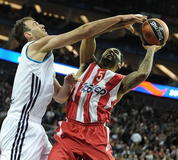 德比战投掷物品，西足协处罚塞维利亚部分看台关闭3场+罚款（德比扔物事件：西足协罚塞维利亚部分看台关闭3场并处以罚款）