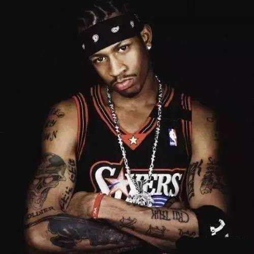 西媒：阿联酋企业慷慨赠送，巴萨球员喜获黄金iPhone（西媒：阿联酋企业豪赠金版iPhone，巴萨球员集体获礼）