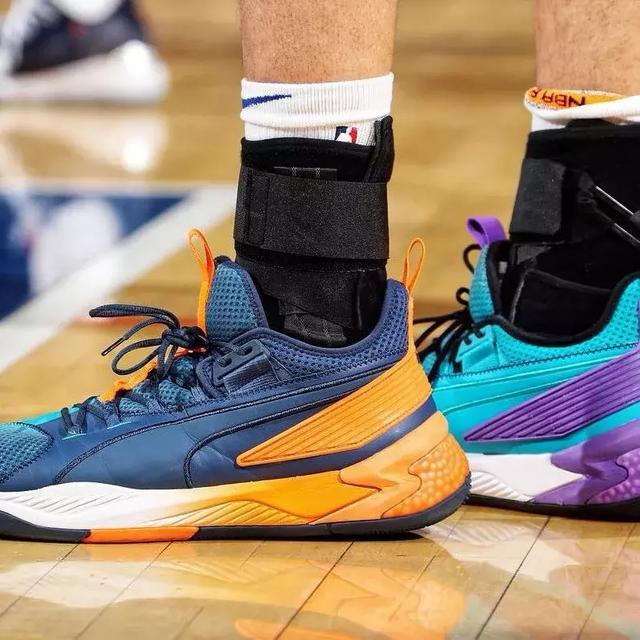 懂球帝2025年11月MVP候选出炉：姆巴佩、哈兰德领衔，莱万在列（懂球帝发布2025年11月MVP候选名单：姆巴佩、哈兰德领军，莱万入选）