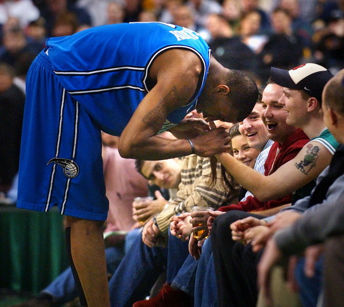 复出有望？老鹰队记：特雷·杨在赛前热身中进行投篮训练（复出可期？老鹰记者：特雷·杨赛前热身进行投篮训练）