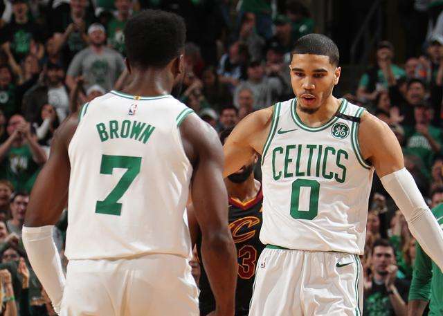 足球职业化的全球趋势（全球足球职业化发展态势）