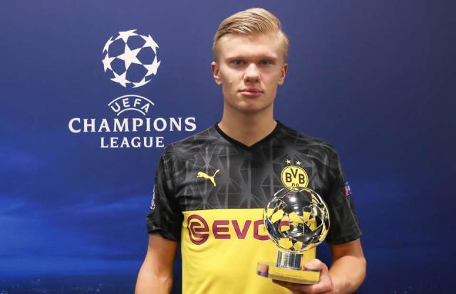 未来是你的！威少赛后和康宁汉姆寒暄许久 还专门用衣服挡住嘴（未来属于你！威少赛后与康宁汉姆长聊，特意用球衣遮嘴）