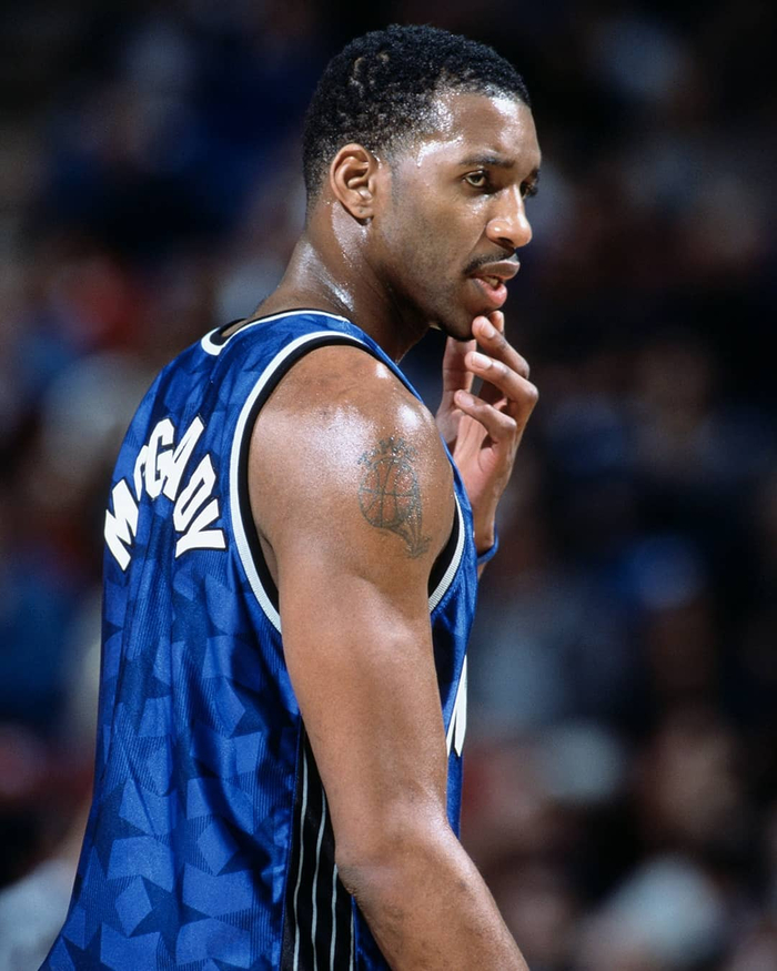 意甲半场：科内破门，巴特萨吉追平，米兰暂1-1萨索洛（意甲半场战报：科内先开纪录，巴特萨吉扳平，米兰与萨索洛暂1-1）