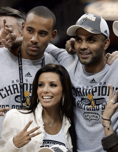 国足进攻体系如何改进？（国足如何打造更高效的进攻体系？）