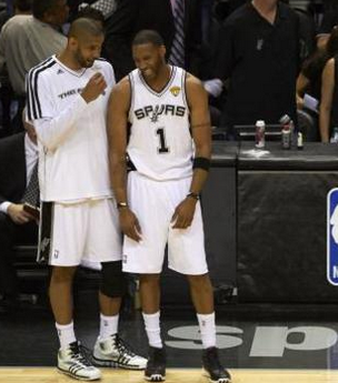 大比分获胜！王楚钦谈“莎头组合”：比以前合拍很多（大胜在握！王楚钦谈“莎头组合”：比从前更默契）