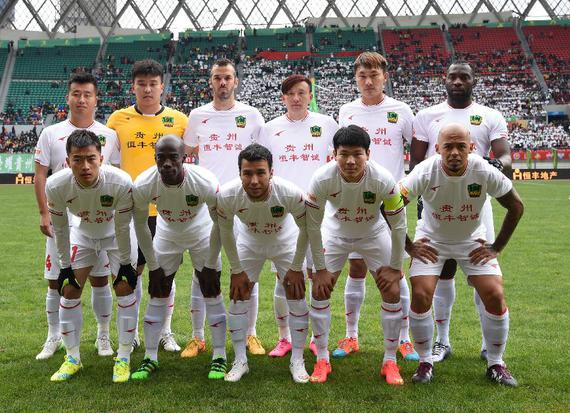 詹姆斯关键篮板抢断助球队逆转（詹姆斯关键抢板抢断助队完成逆转）