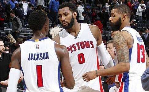 受伤的彭啸进入战上海U20的替补席，此前球员遭遇韧带损伤（韧带受伤在身，彭啸进入对阵上海U20的替补名单）