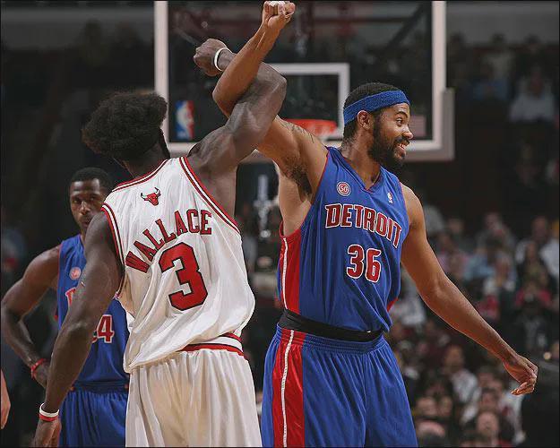 德甲生涯第10次戴帽，凯恩赛后将比赛用球带走收藏（凯恩德甲生涯第10次上演帽子戏法，赛后将比赛用球带回珍藏）