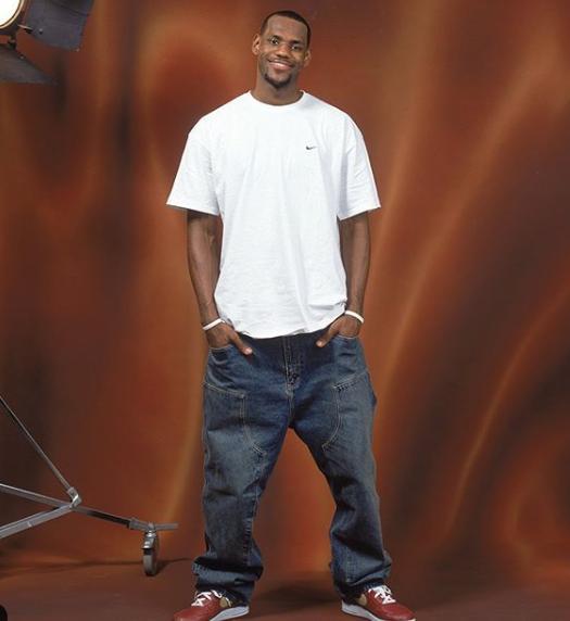 李添荣手伤复发，李永炜甲流，上海队双星缺席引关注（李添荣手伤再发，李永炜染甲流，上海队双星缺阵引关注）