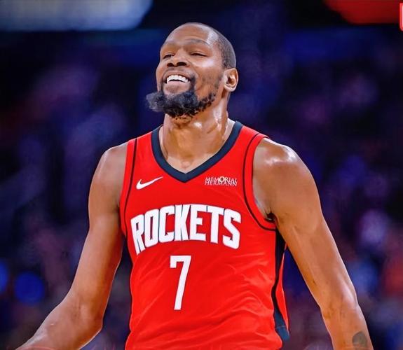 热议成都平广岛：联赛亚冠都蛮硬；租德尔加多需下载反诈app（成都战平广岛引热议：联赛亚冠硬仗不断，德尔加多租借需安装反诈APP）