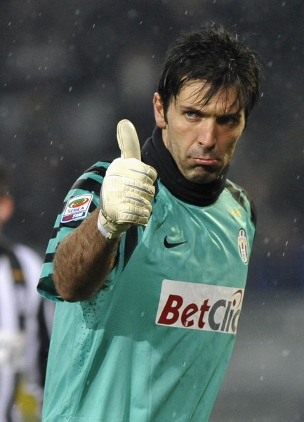 半场：贝蒂斯0-1赫罗纳，希尔助攻瓦纳特破门（半场战报：赫罗纳1-0领先贝蒂斯，希尔助攻瓦纳特建功）