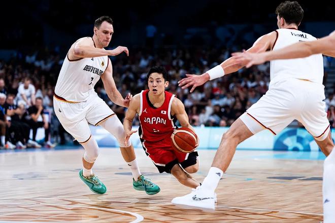 格拉斯纳：水晶宫120年首冠的英超奇迹之旅（格拉斯纳解密水晶宫英超奇迹：120年后迎来队史首冠）