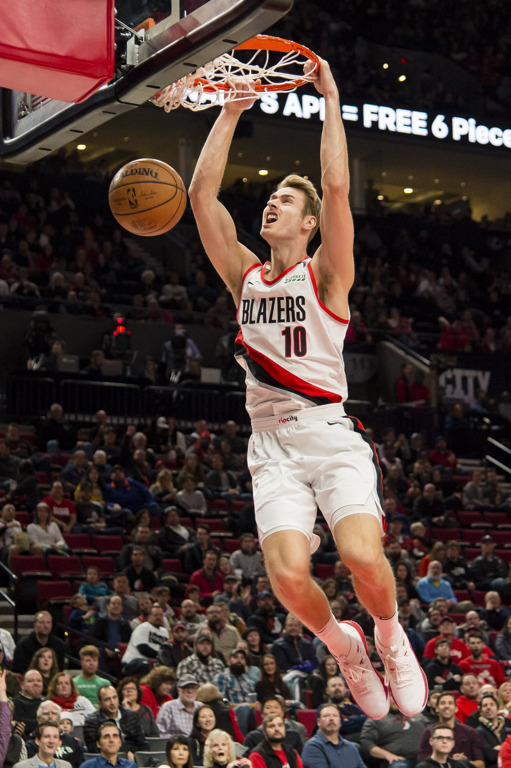 孔帕尼：替补球员的上场以及我们的身体对抗能力帮助我们取胜（孔帕尼：替补出场与身体对抗优势助我们取胜）