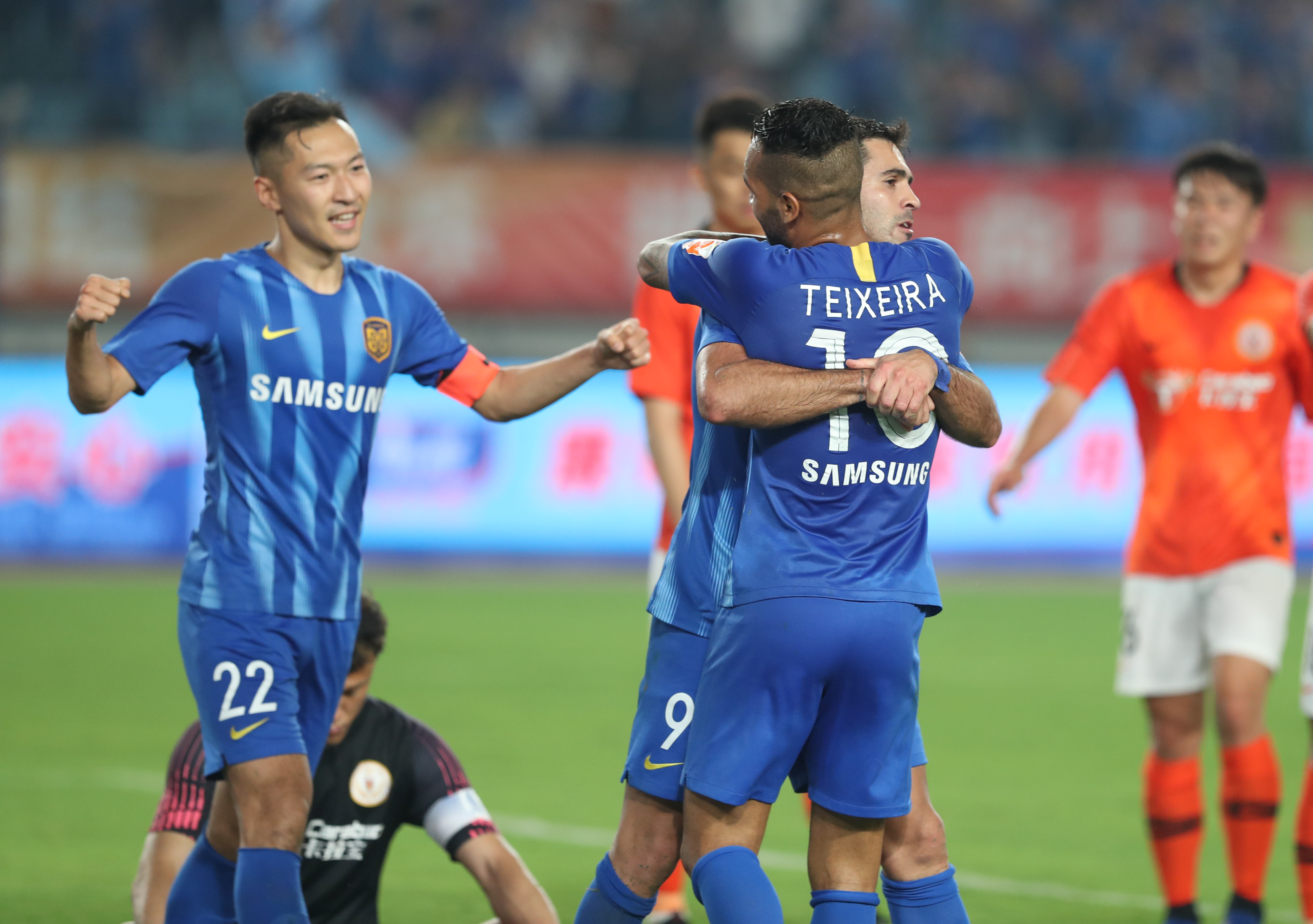 去年美洲杯决赛混乱不断，赛事组织方将向球迷赔偿1400万美元（去年美洲杯决赛乱象丛生，主办方将赔付球迷1400万美元）