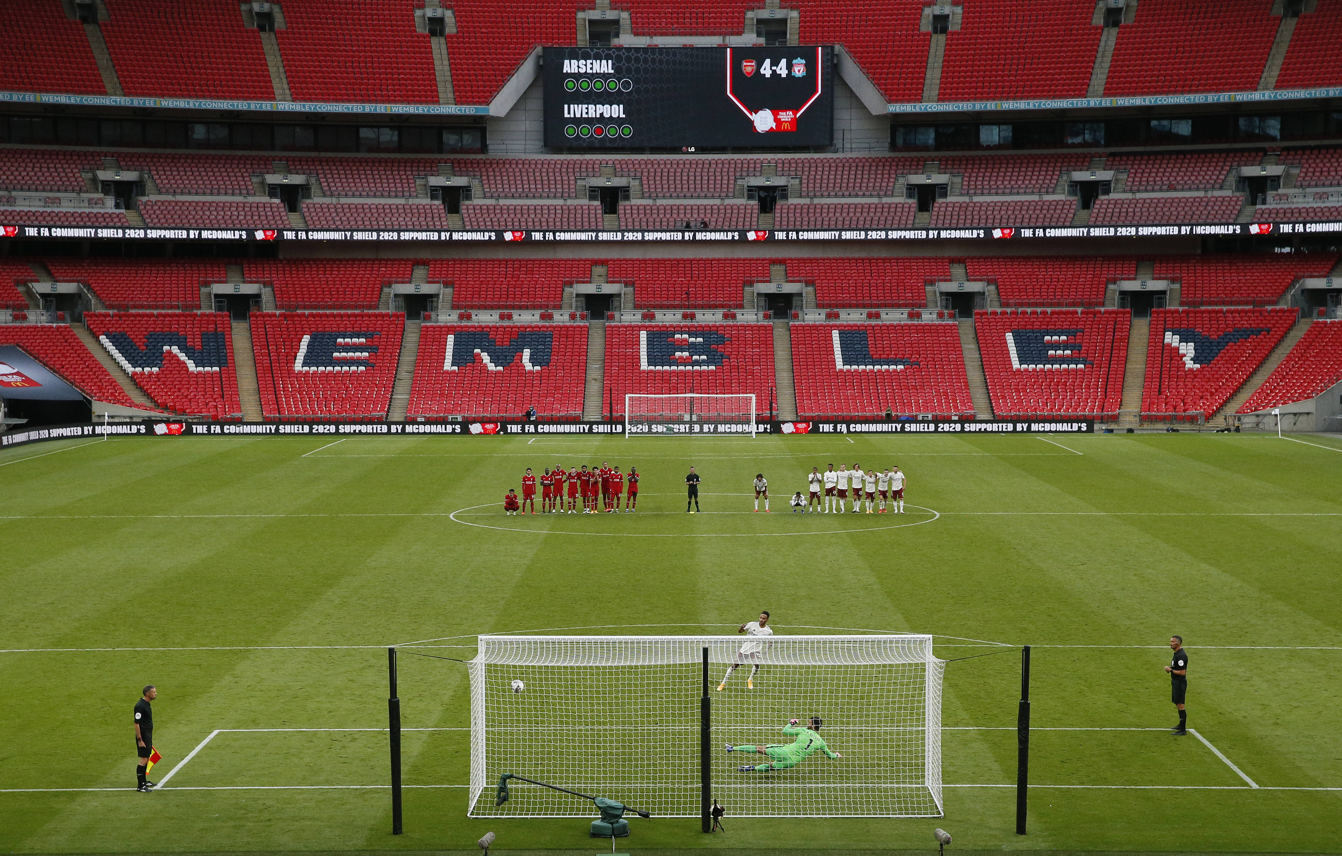 谢泼德关键时刻展现神级表现（谢泼德在关键时刻上演超神发挥）