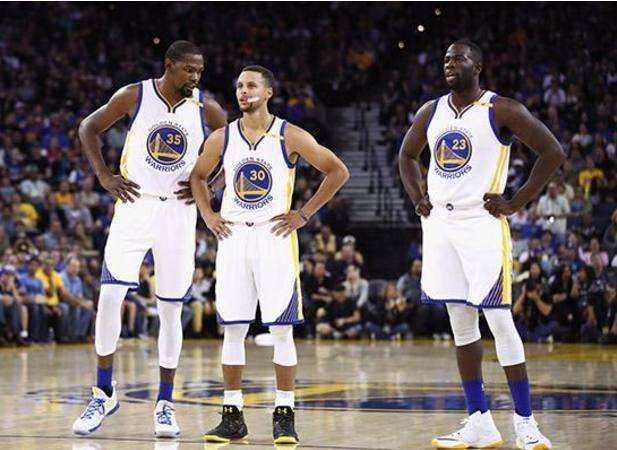 赫内斯谈拜仁明年目标：国内双冠王，在欧冠尽可能走远一些（赫内斯：拜仁明年冲击国内双冠，欧冠力求走得更远）