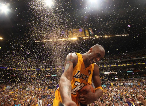 掘金VS独行侠裁判报告：漏吹约基奇打手浓眉+最后一攻传球前走步（掘金VS独行侠裁判报告：约基奇对浓眉打手被漏判，末攻传球前走步未吹）