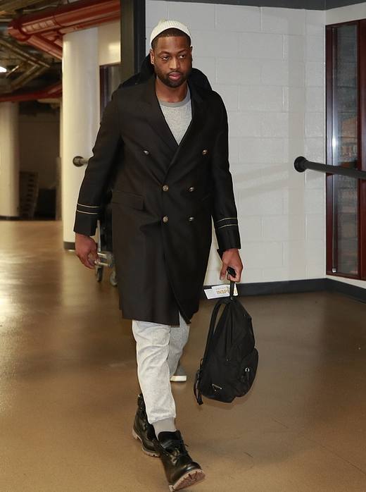 记者：曼联正在物色明年引进的防线球员，名单上大约有10人（记者称曼联已启动明年后防引援搜寻，候选名单约10人）