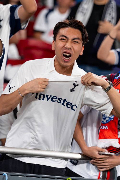 拉波尔塔：在新诺坎普为梅西办致敬仪式会很美好，但要等到26年底再谈（拉波尔塔：期待在新诺坎普为梅西举行致敬活动，但需等到2026年底再议）