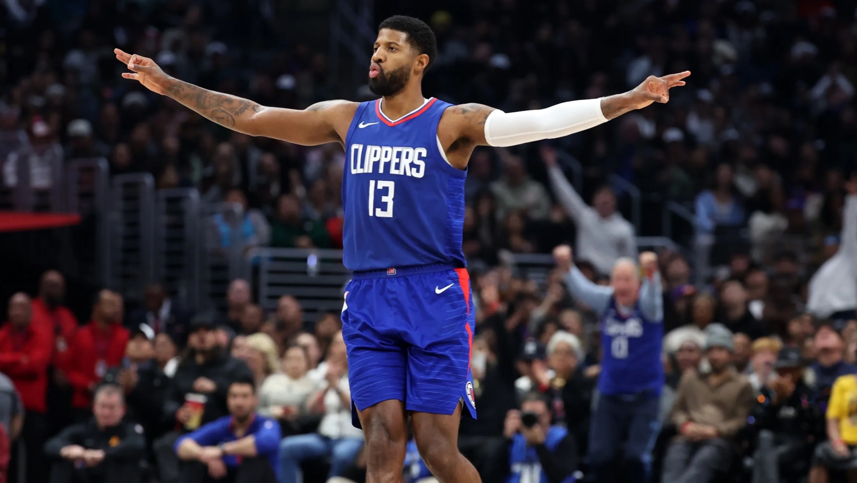 阿媒：埃切韦里想冬窗租回河床，但曼城希望再次租给欧洲球队（阿媒：埃切韦里盼冬窗租回河床，曼城倾向再将其租至欧洲球队）